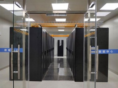 卓爾足球學校機房項目